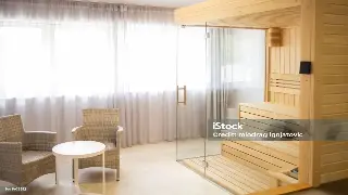 深圳按摩名人轶事：探寻名流与指尖的秘密 poster